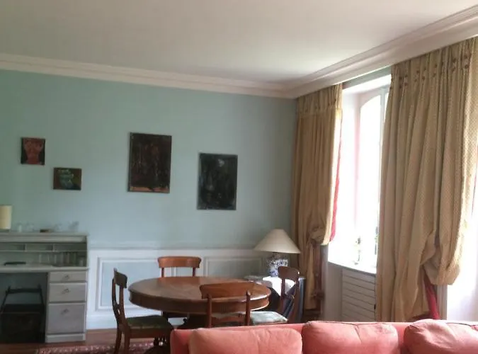 לינה וארוחת בוקר De Ma Fenetre 3*